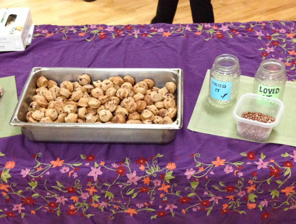 Photo courtesy of Des Moines Public Schools on Facebook Love the "Tried It!" vs. "Loved It!" voting jars. Great way to keep a taste test positive!